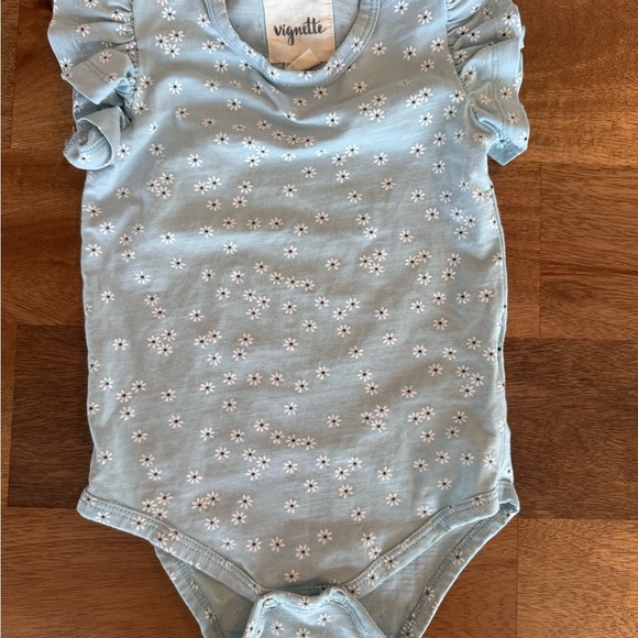 Bundle of 4 12 month onesies in great condition - Picture 5 of 11